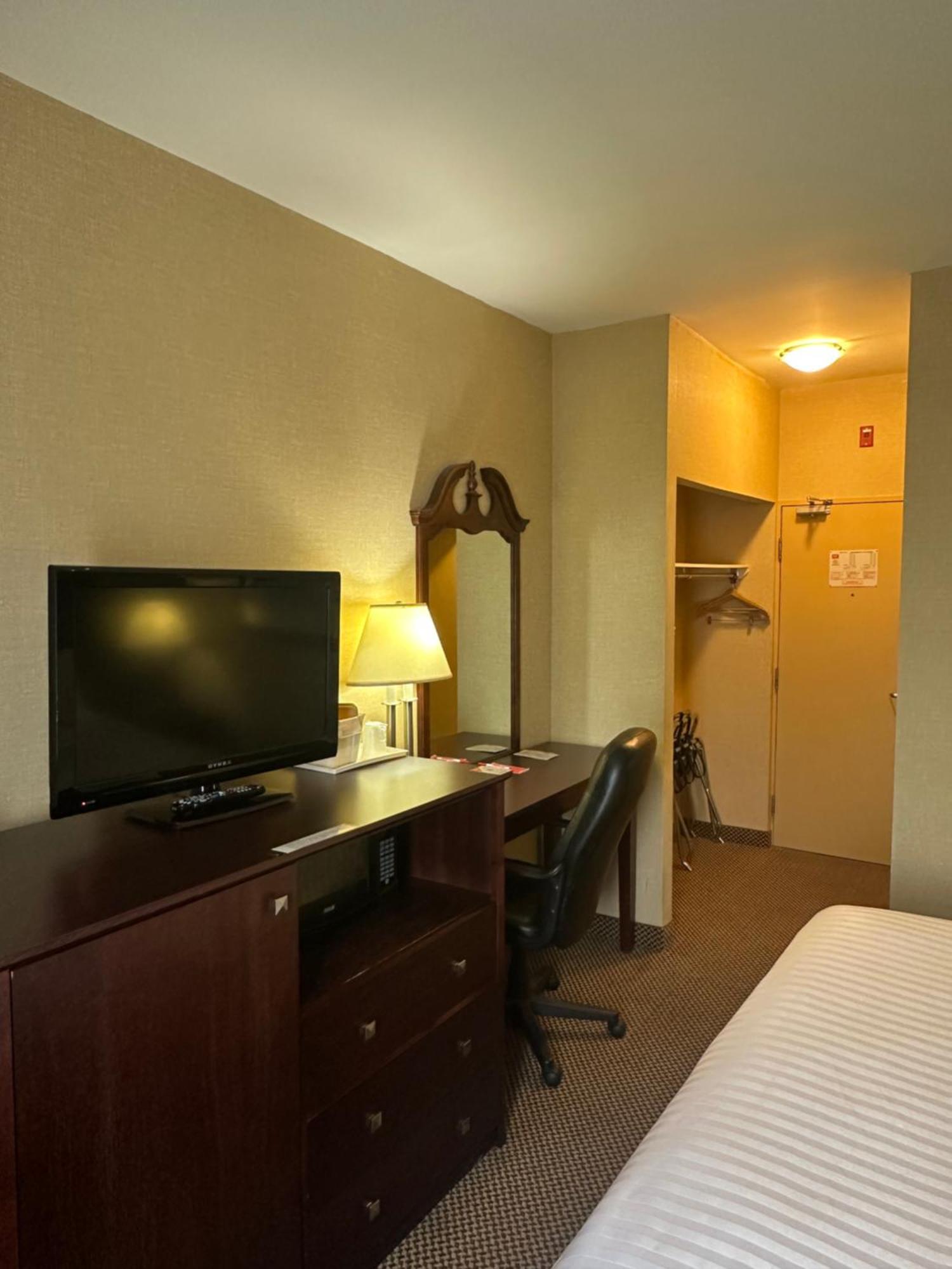 Econo Lodge City Centre Kingston Exterior foto